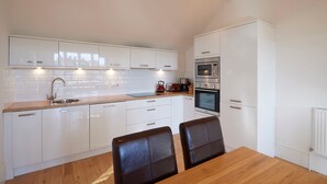 Cottage | Private kitchen - Braevellie Apartment (Inverness)