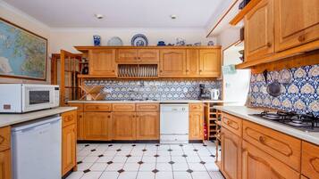 Tủ lạnh, lò vi sóng, lò nướng, máy rửa bát