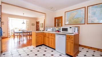 Tủ lạnh, lò vi sóng, lò nướng, máy rửa bát