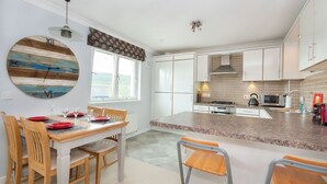 Fridge, microwave, oven, stovetop - The View at No10 (Aviemore)