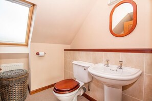 Deep soaking tub, towels