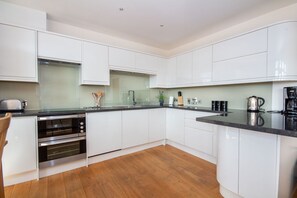 เตาประกอบอาหาร, เครื่องล้างจาน, เครื่องครัว/จาน/ช้อนส้อม