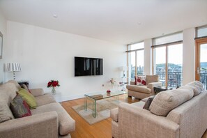 ทีวีจอแบน