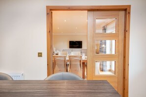 객실 내 식사 공간