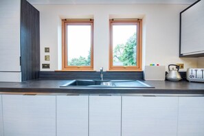 오븐, 쿡탑, 식기 세척기, 조리 도구/접시/주방 기구