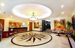 Lobby - Oxford Suites Makati (Makati)