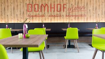 Daily continental breakfast (EUR 7.50 per person)