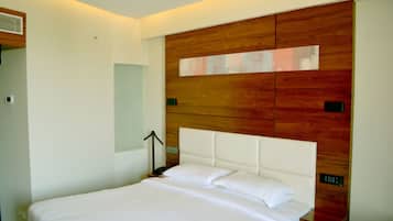 Elite-herbergi | Míníbar, öryggishólf í herbergi, ókeypis þráðlaus nettenging, rúmföt