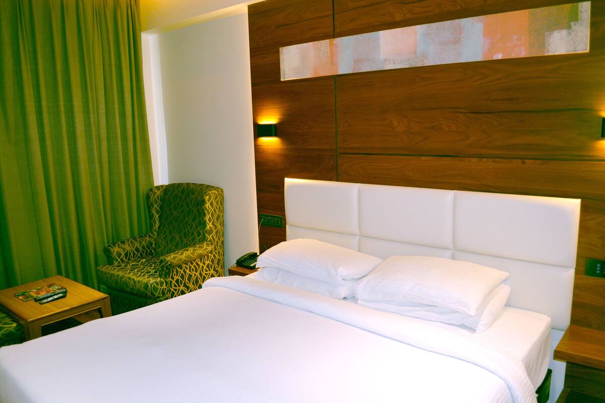 Minibar, caja de seguridad en la habitación, wifi gratis y ropa de cama 