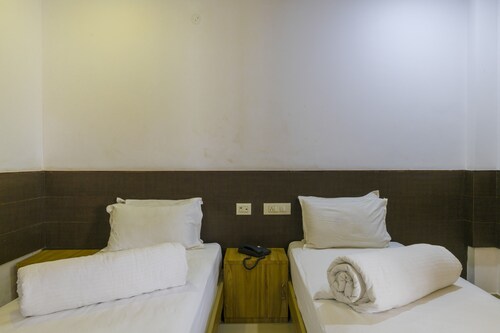 Crescent Inn Navallur