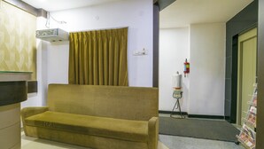 Interior - Crescent Inn Navallur (Tirupporur)