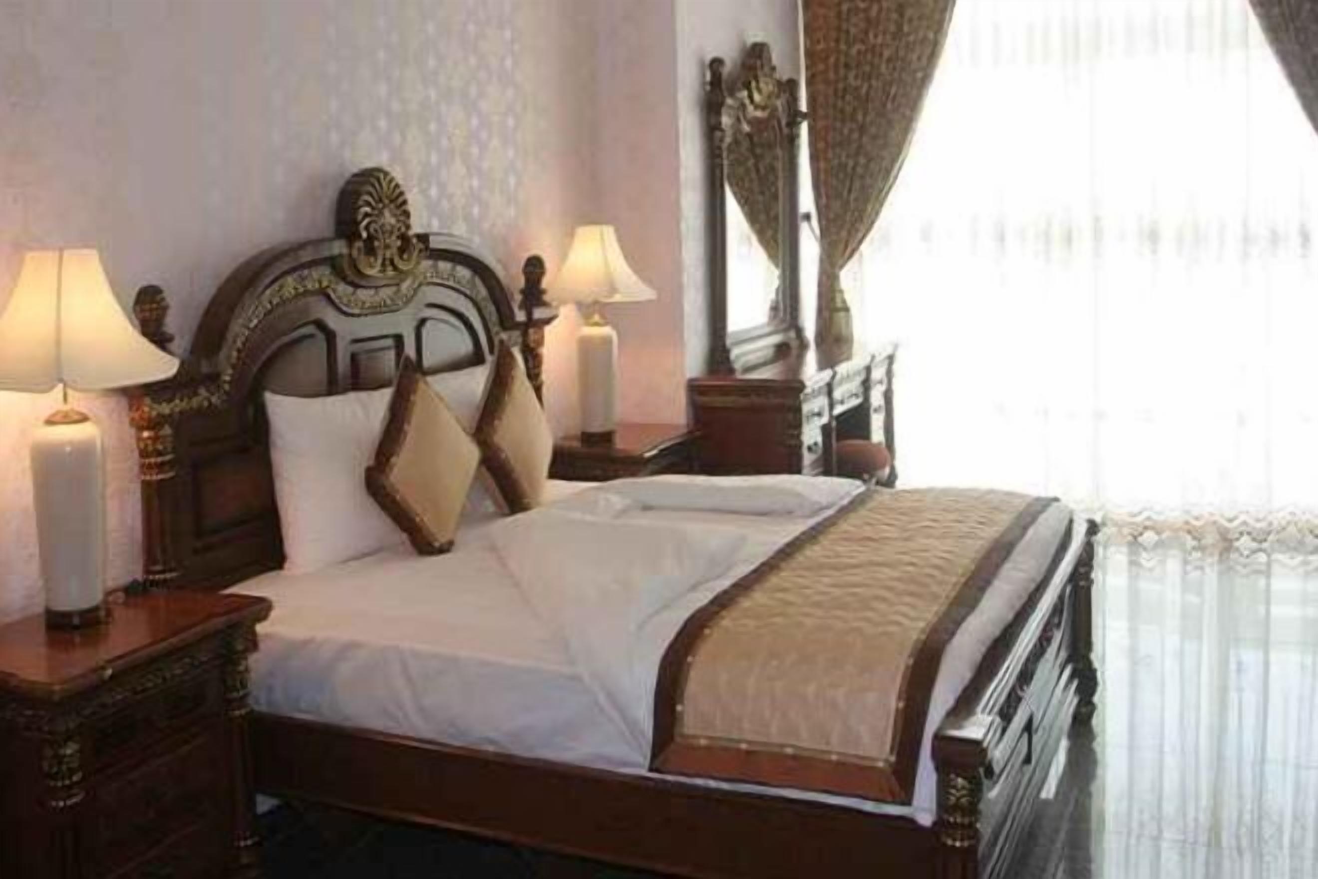 Minibar, in-room safe, desk, blackout curtains