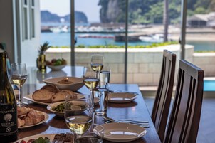 Private Vacation Home | In-room dining