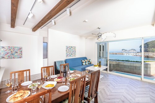 客室内のダイニングエリア