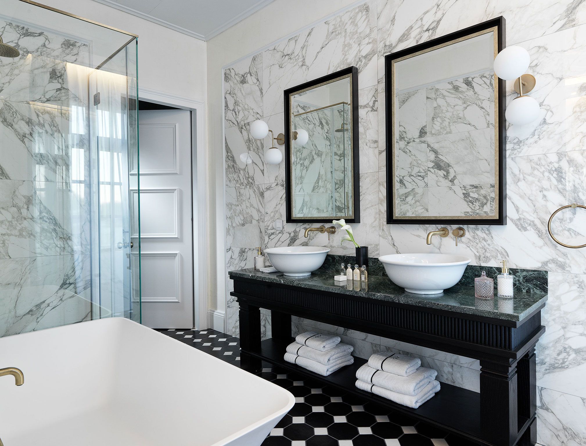 executive suite | bathroom | shower, free toiletries, hair dryer, bathrobes