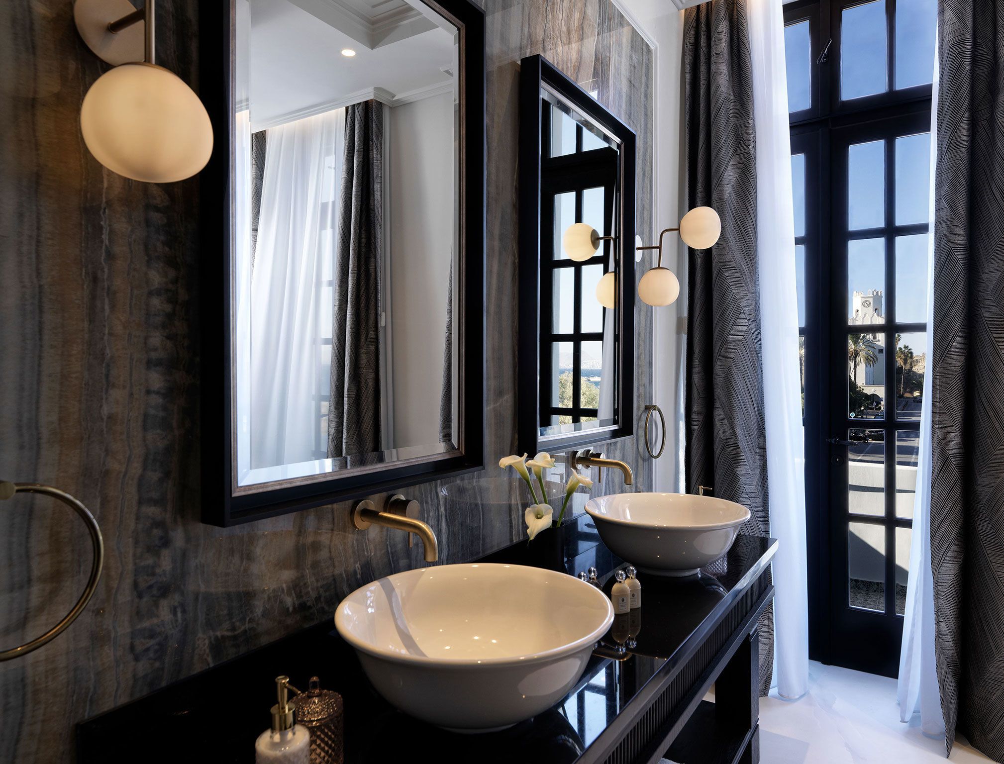 executive suite | bathroom | shower, free toiletries, hair dryer, bathrobes