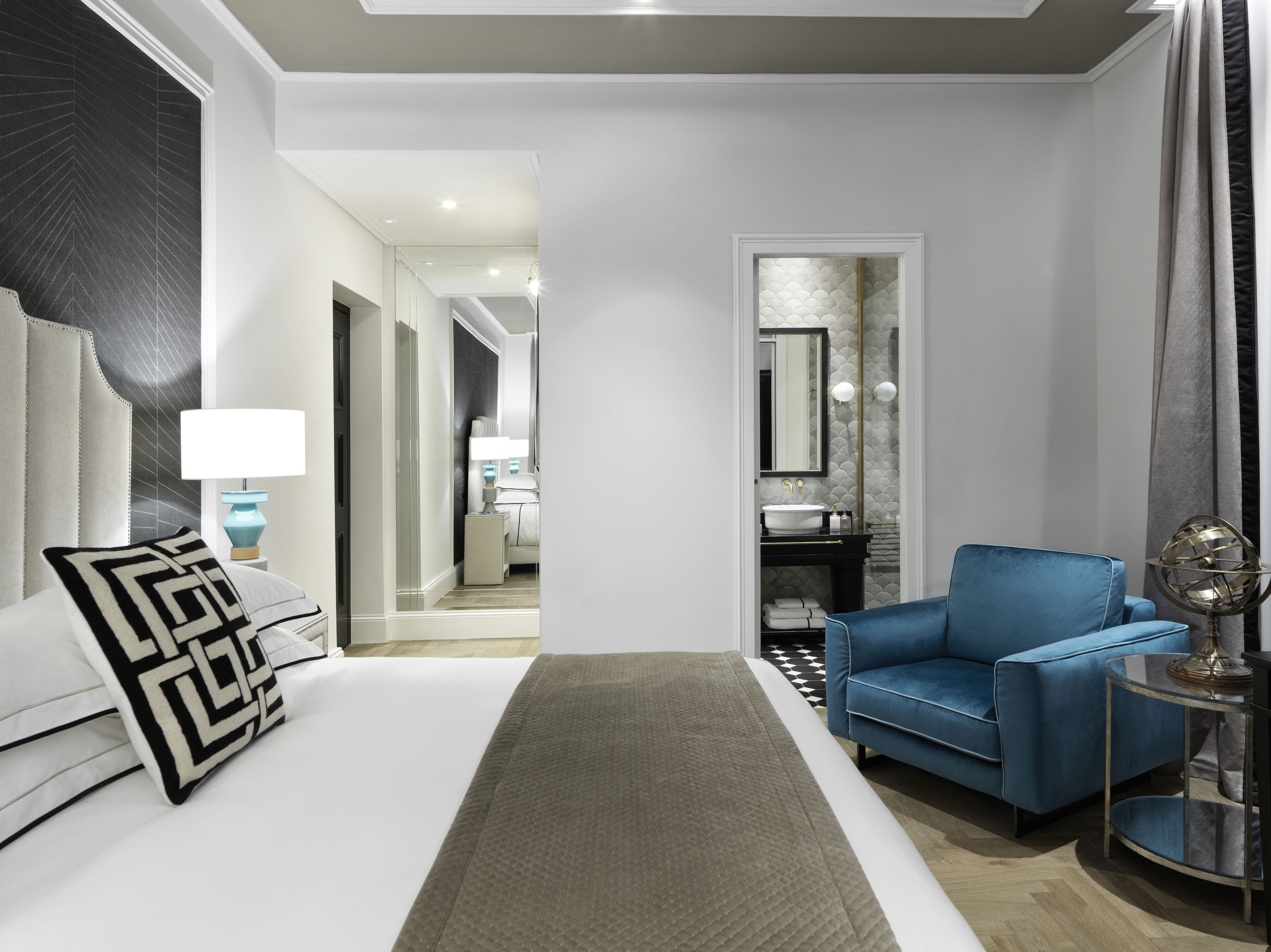 junior suite, partial sea view | egyptian cotton sheets, premium bedding, minibar, in-room safe