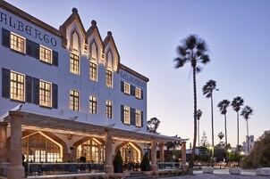 住宿正面 - 傍晚/夜晚