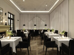 Breakfast, lunch, dinner served; Mediterranean cuisine 
