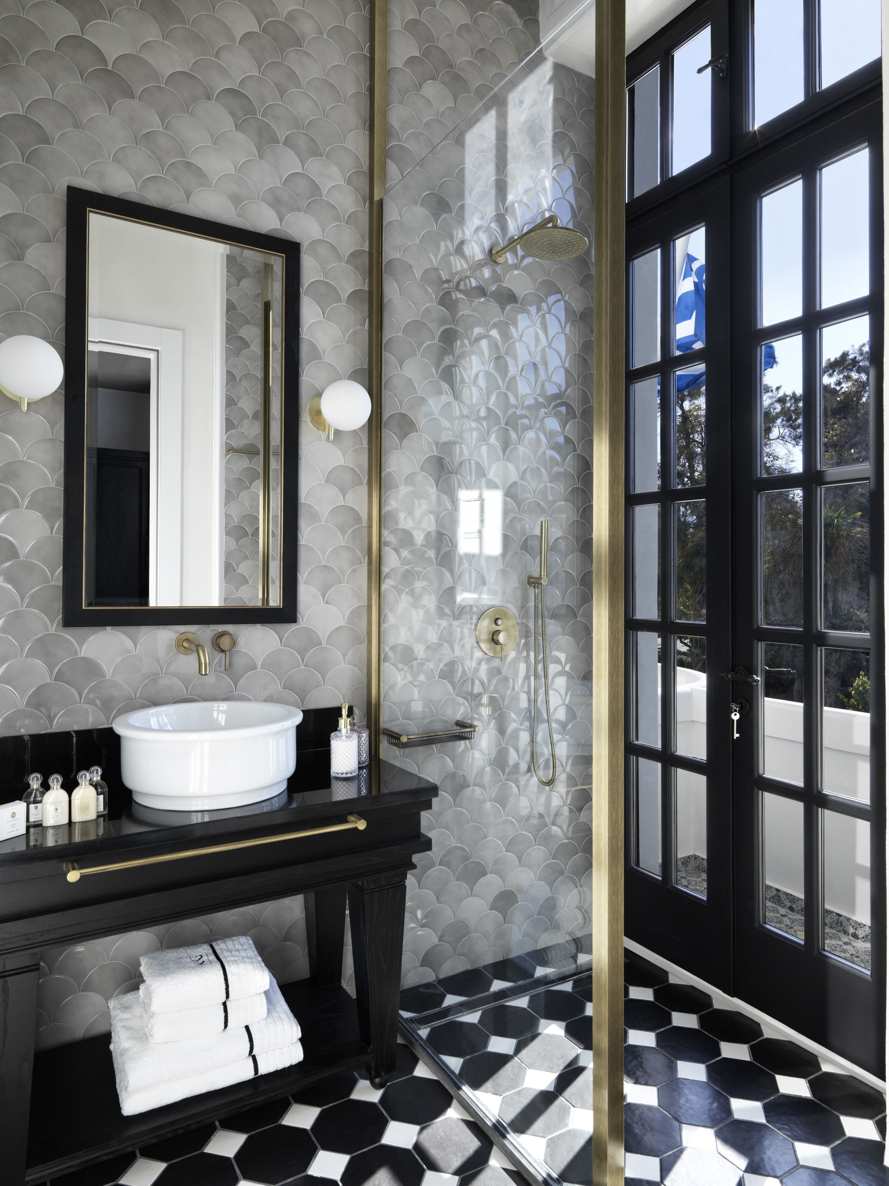 junior suite, partial sea view | bathroom | shower, free toiletries, hair dryer, bathrobes