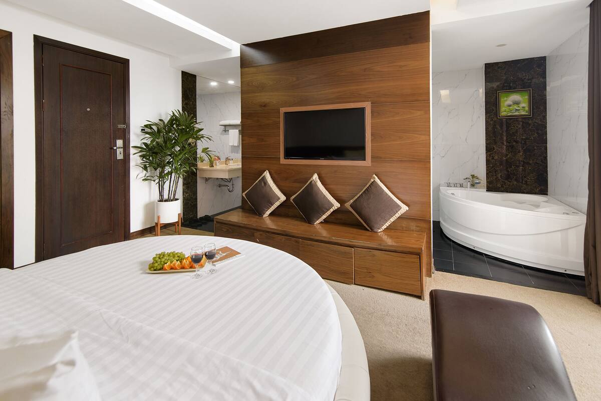 Habitació de luxe, balcó | Minibar, escriptori, cortines opaques i habitacions insonoritzades