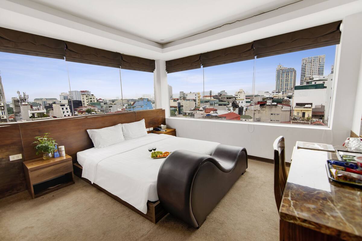 Habitació de luxe, vistes a la ciutat (VIP) | Minibar, escriptori, cortines opaques i habitacions insonoritzades