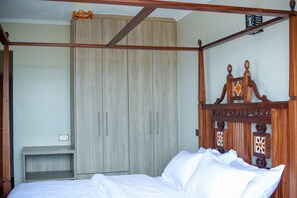 Panoramic Cottage, 4 Bedrooms, Balcony | 4 bedrooms, iron/ironing board, travel crib, bed sheets - Patch of heaven - In Kiserian (Kiserian)