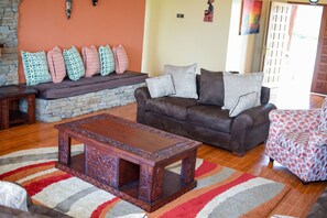 Panoramic Cottage, 4 Bedrooms, Balcony | Living room