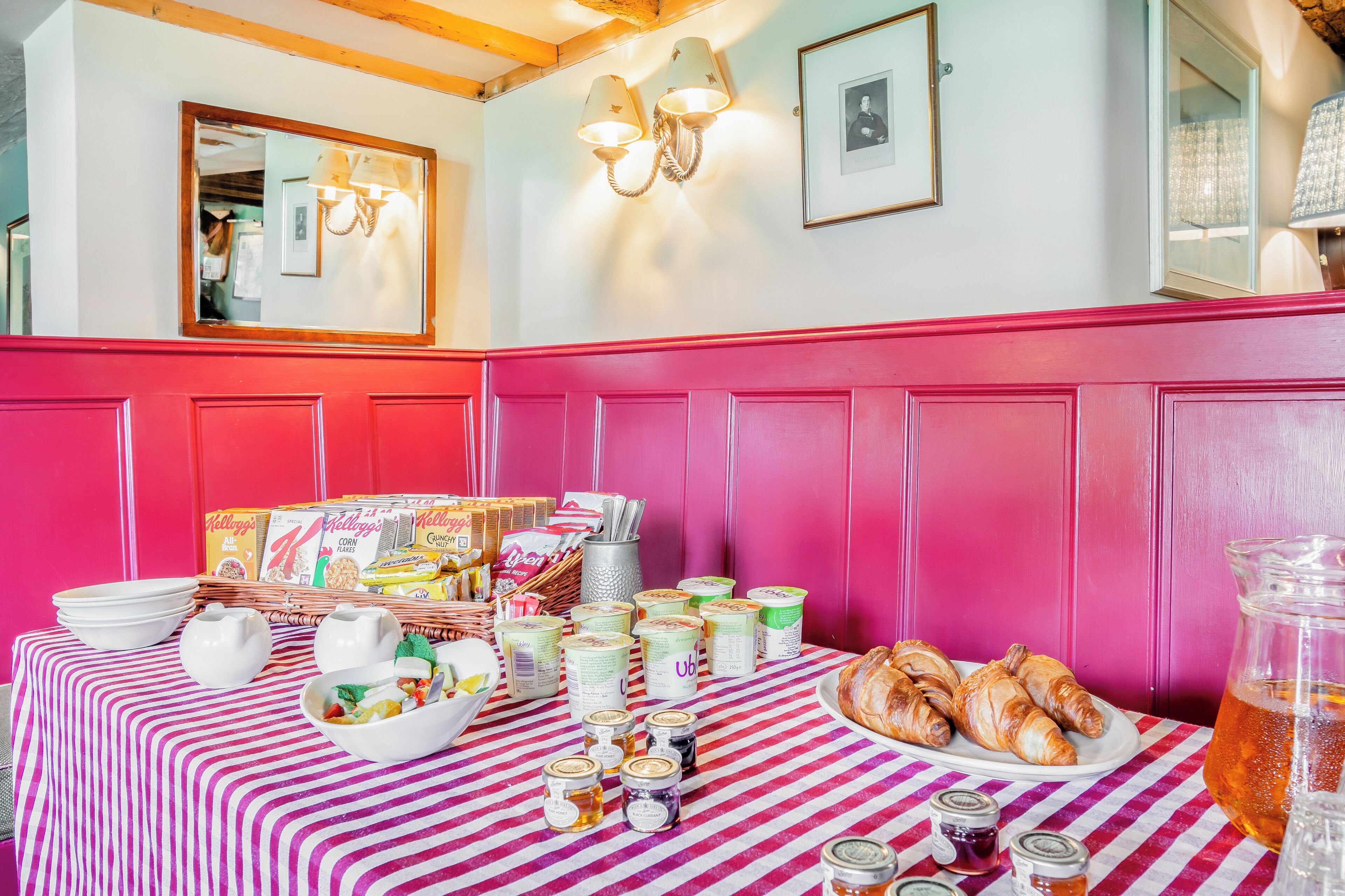 Free daily English breakfast 