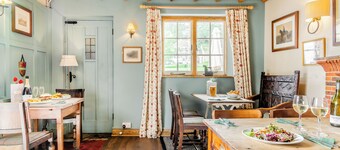 Elizabeth -Tiger Inn