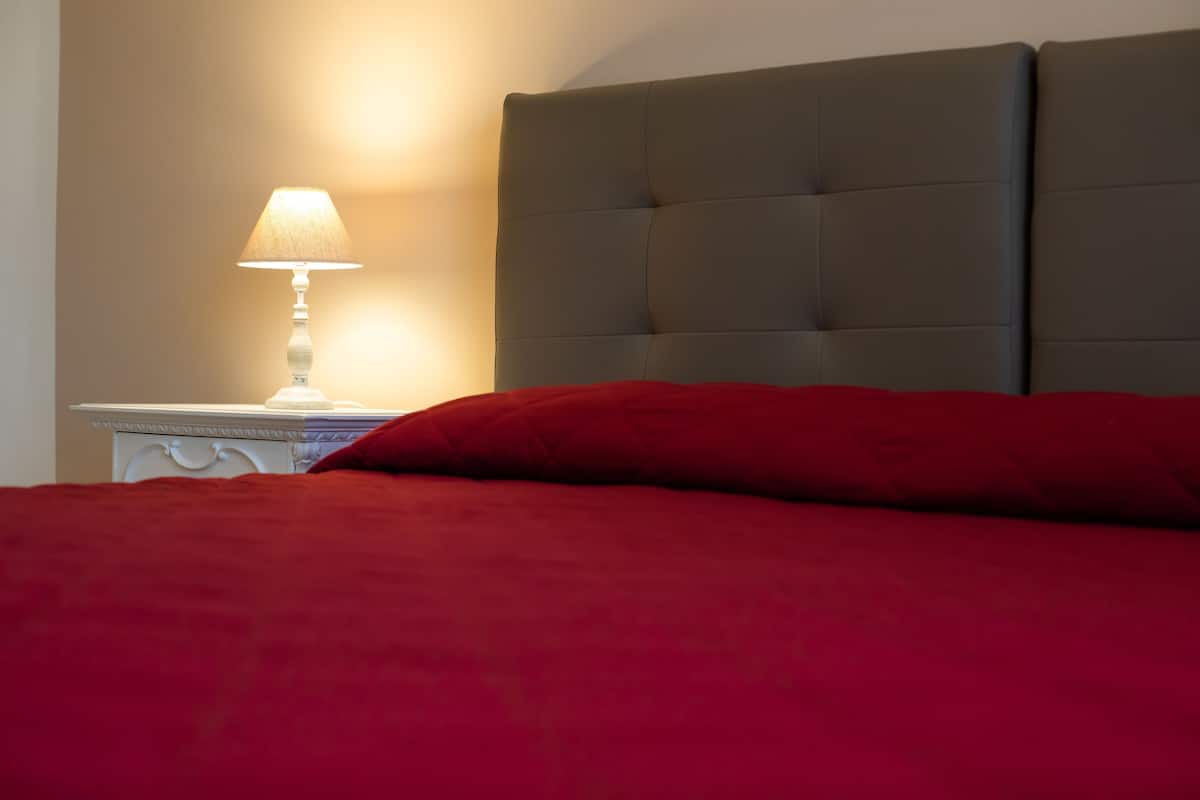 Con stile personalizzato, con arredamento individuale, una scrivania