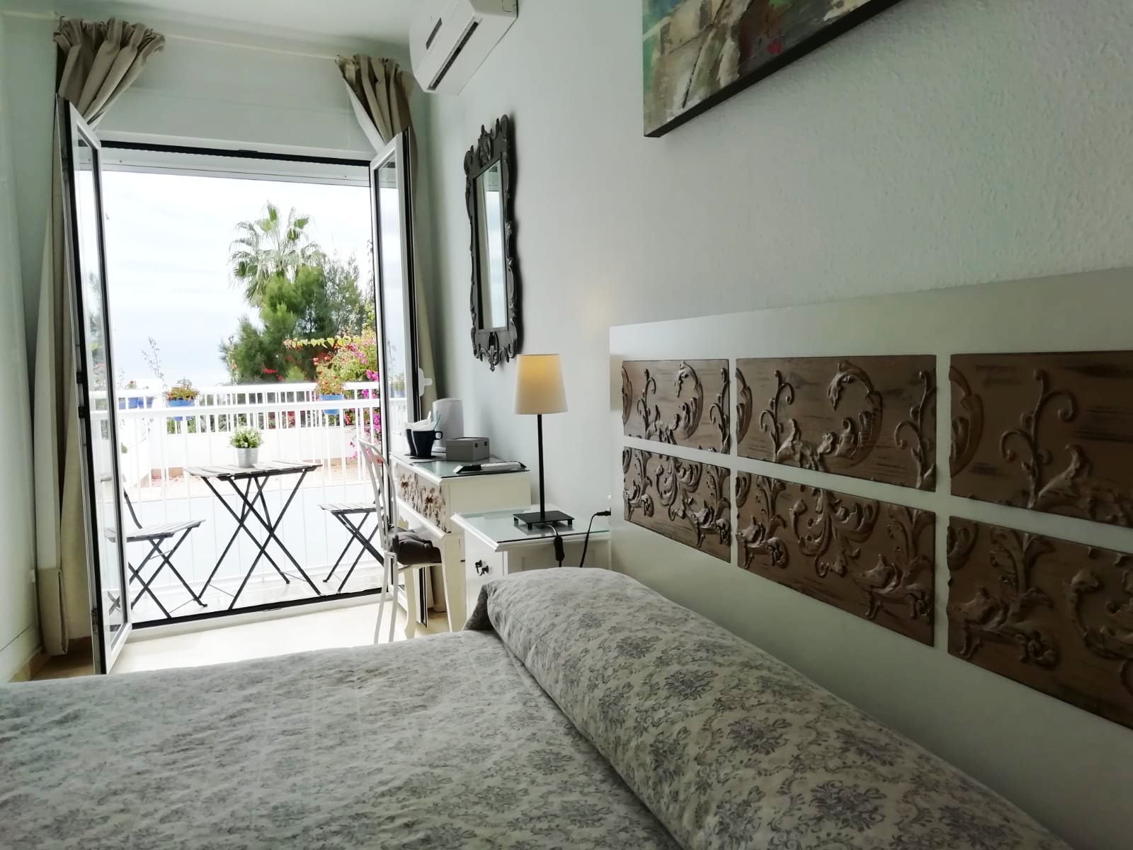 Chambre Double, vue mer | Bureau, fer et planche à repasser, lits bébé (gratuits), Wi-Fi gratuit