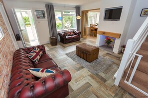 Cottage | Living area | DVD player - Braunton Hazel House 4 Bedrooms (Braunton)