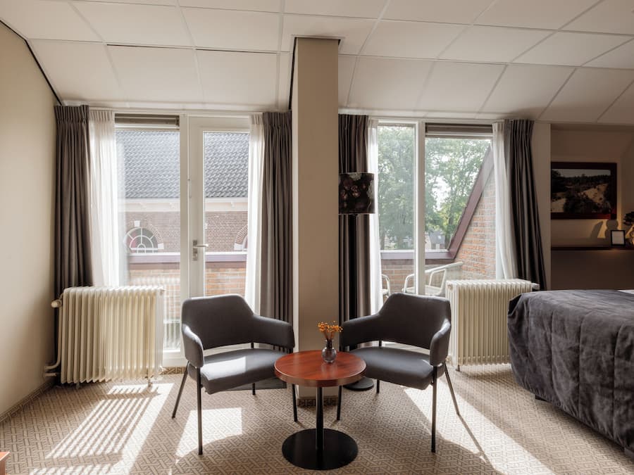 Junior Suite | Premium bedding, in-room safe, desk, blackout drapes