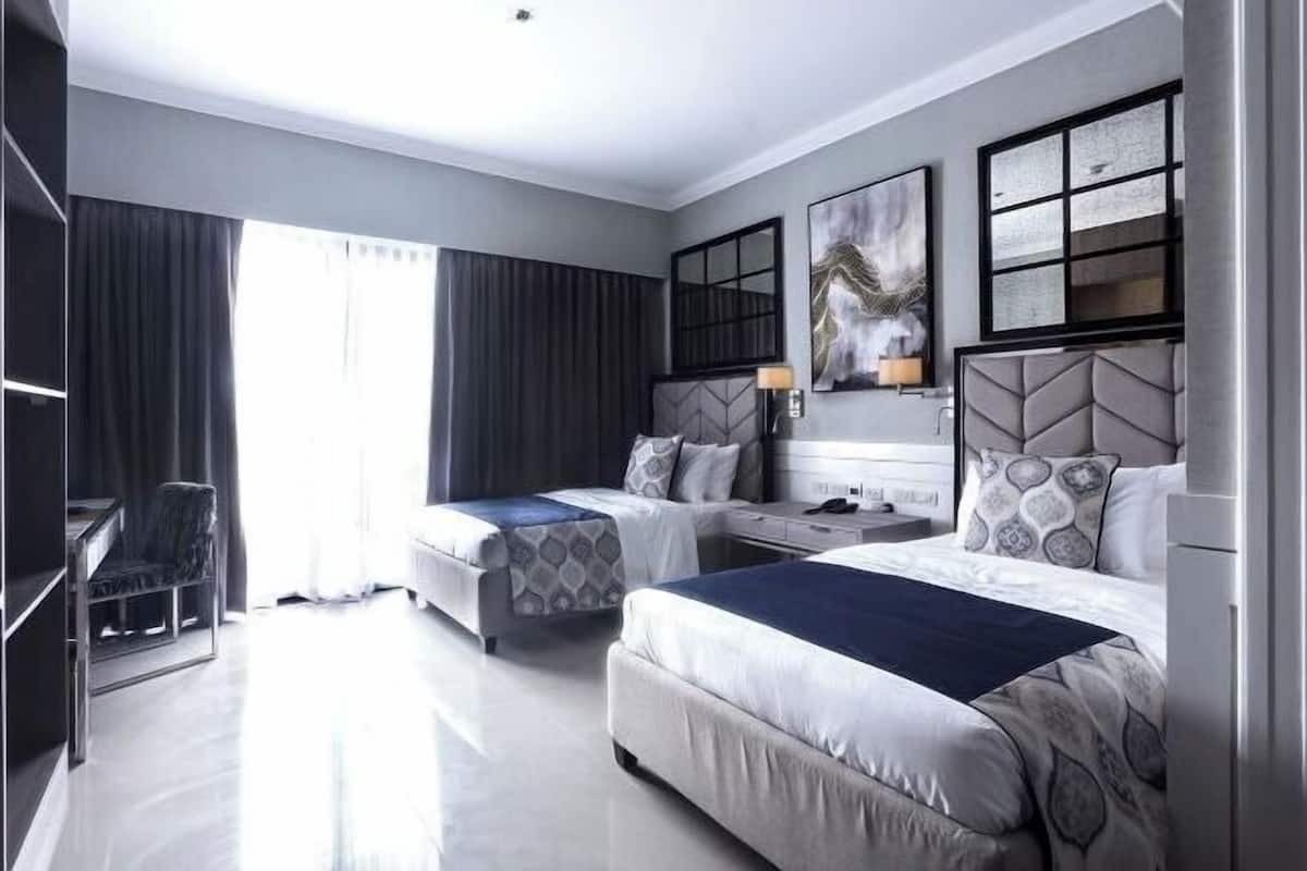 1 bedroom, Egyptian cotton sheets, premium bedding, down comforters