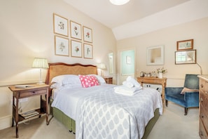 In-room safe, iron/ironing board, free WiFi, bed sheets - Grace - Tiger Inn (Eastbourne)