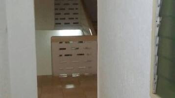 Tägliches inbegriffenes kontinentales Frühstück