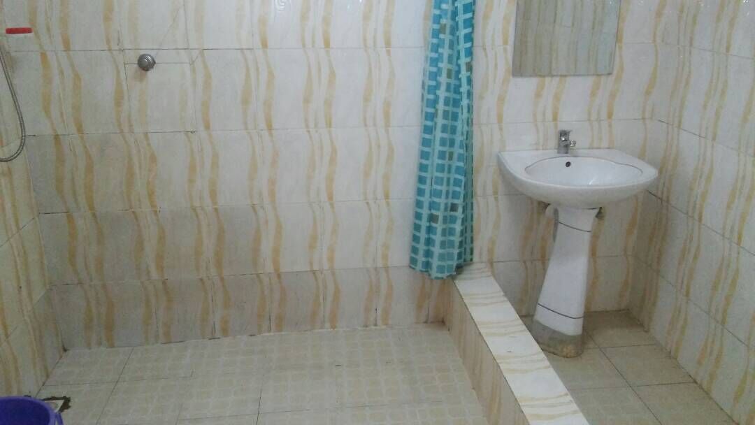 Suite | Baño | Tina profunda, regadera tipo lluvia, amenidades de baño gratuitas 