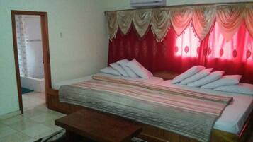 Suite | Minibar, Schreibtisch, Verdunkelungsvorhänge, Bügeleisen/Bügelbrett