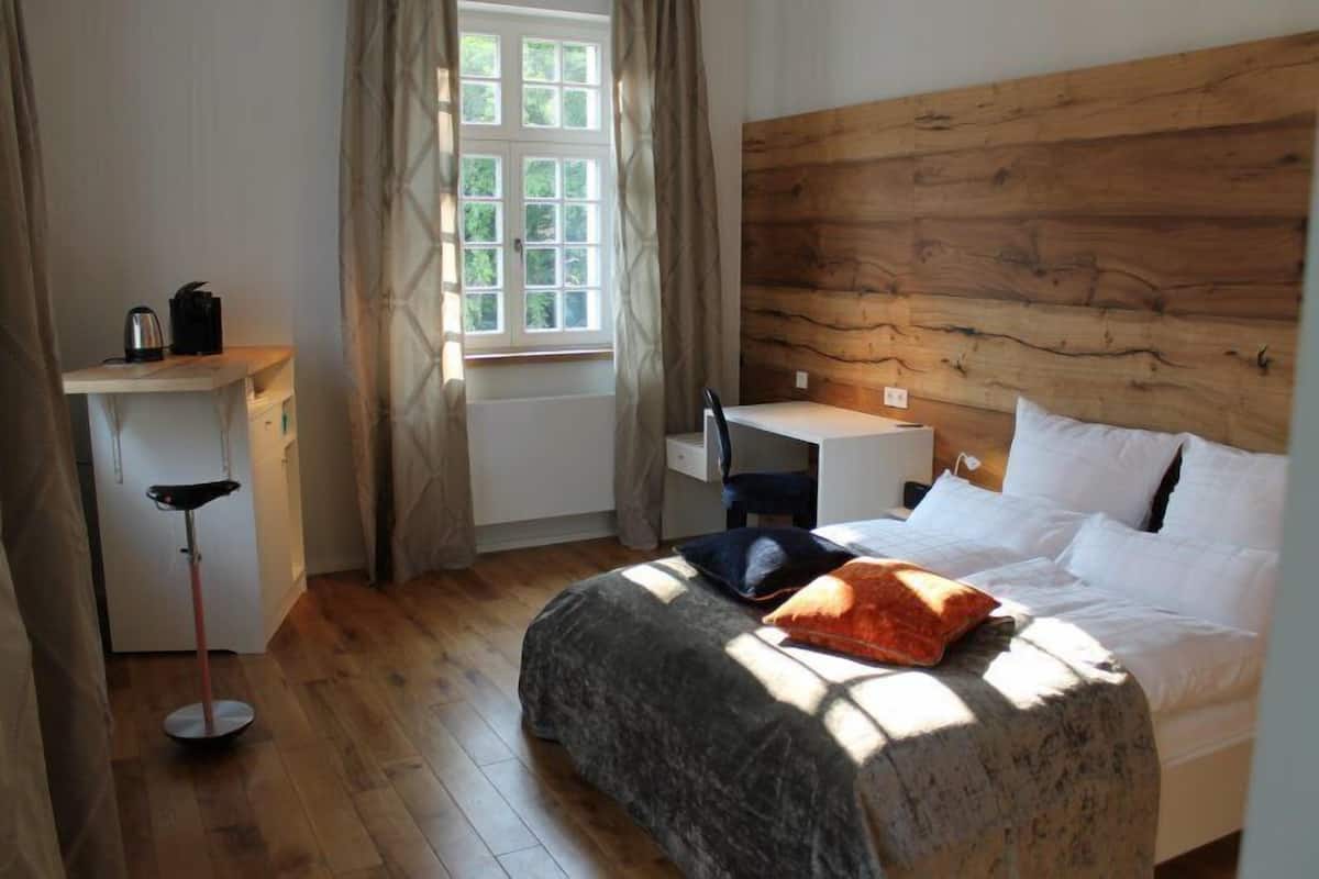 Wifi gratis y ropa de cama