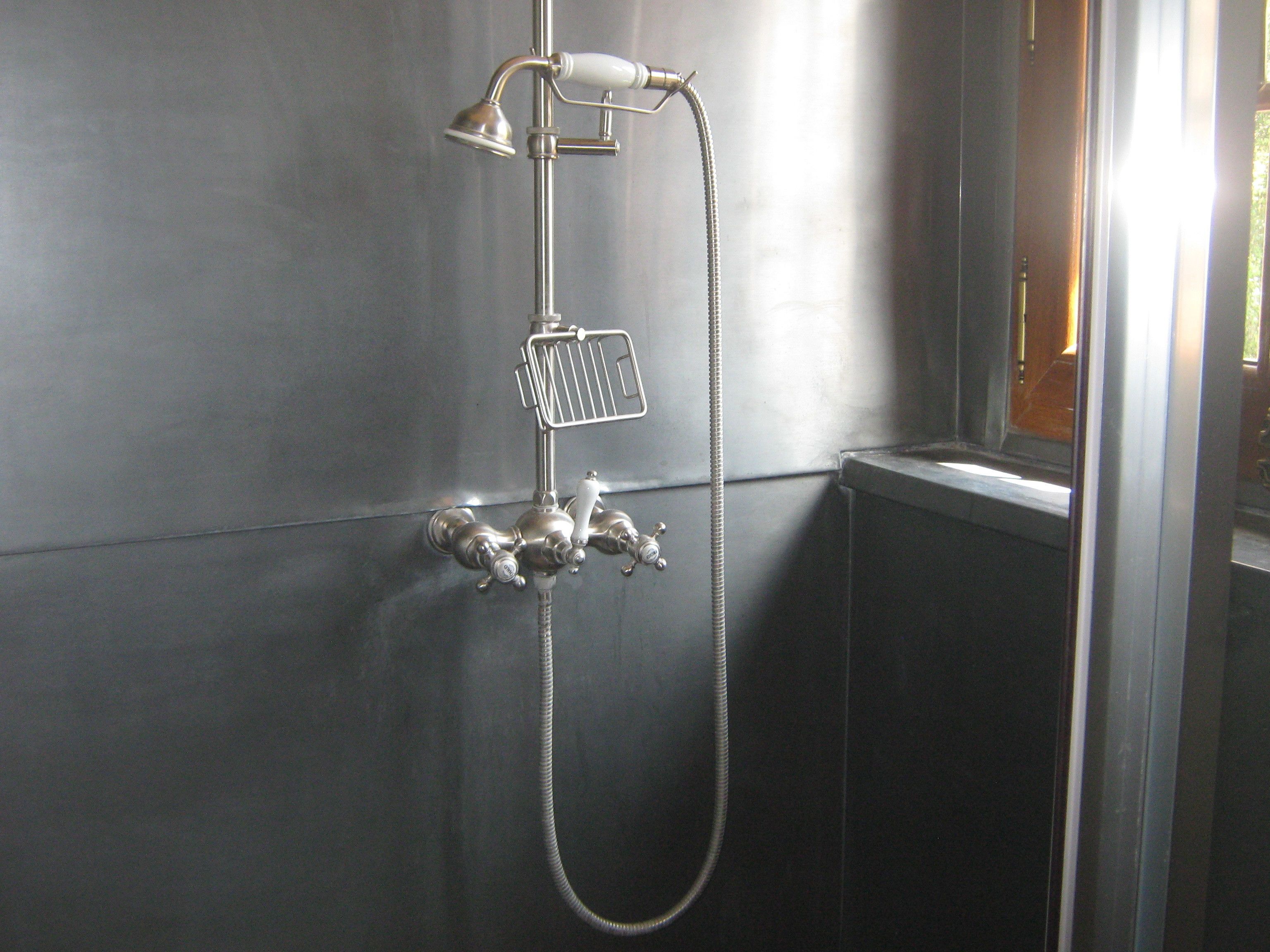 Basic Double Room | Bathroom shower