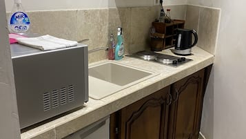 冰箱、微波炉、厨具/餐具