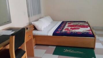 Minibar, Schreibtisch, Verdunkelungsvorhänge, Bügeleisen/Bügelbrett
