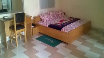 Habitación doble | Minibar, escritorio, cortinas opacas y tabla de planchar con plancha