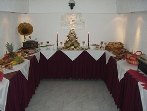 含每日吃到飽早餐