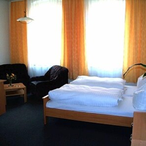 Double Room | Desk, soundproofing, rollaway beds, free WiFi
