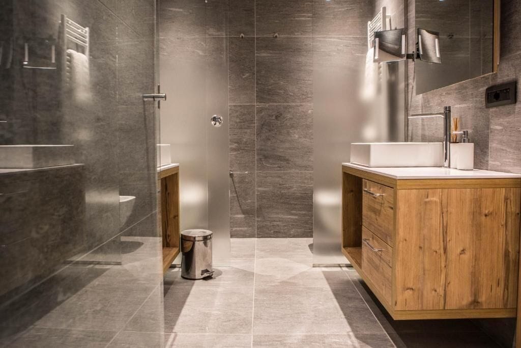 Set di cortesia gratuito, asciugacapelli, pantofole, bidet