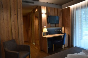 华丽客房 | 迷你吧、客房内保险箱、遮光窗帘、隔音