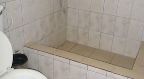 Single Room | Bathroom | Deep soaking tub, rainfall showerhead, free toiletries, hair dryer