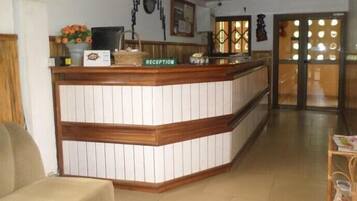 Tägliches inbegriffenes kontinentales Frühstück